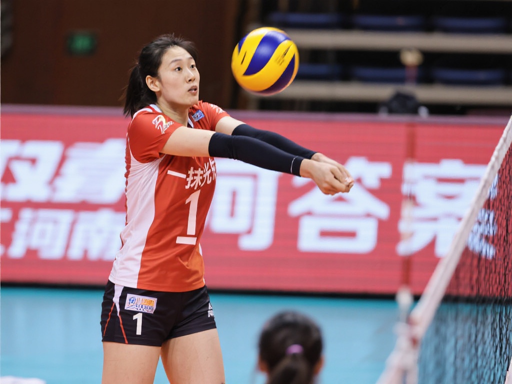 在竞争异常激烈的赛场上，每支球队都在寻找