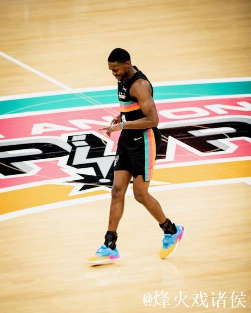 文班三分5中砍22+10字母哥21分 马刺力克雄鹿迎3连胜